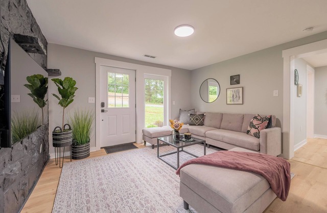Modern Blacksburg retreat near VT, Radford & scenic Claytor Lake Perfect for work, play & relaxation