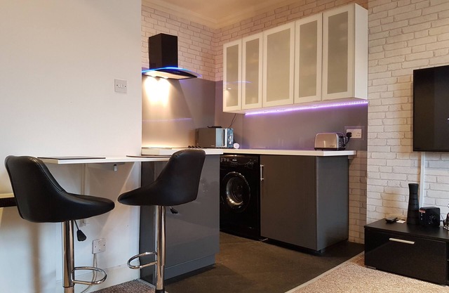 Modern Broughton Apartment - Walk to City Centre & St James Quarter