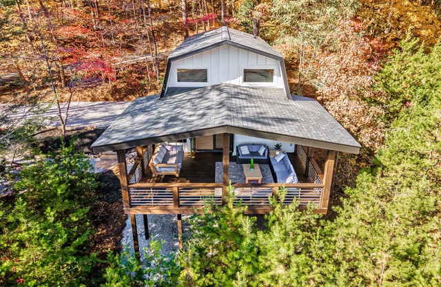 Modern Cabin, Great View, Pet-Friendly, Close to town