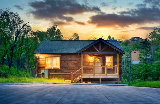 Modern Cabin Near Gatlinburg & Pigeon Forge!