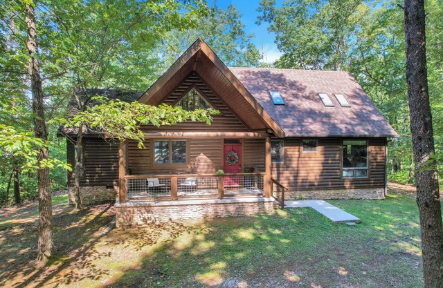 Modern Cabin w/Incredible Views near Monteagle. Firepit! Hiking!