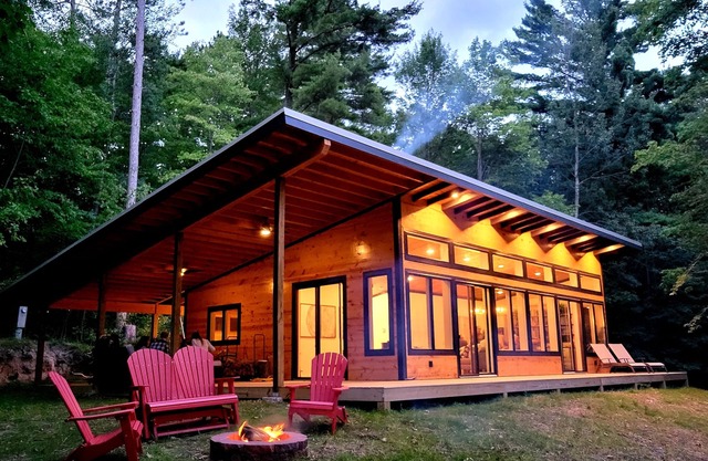 Modern Cabin with Classic Northwoods Experience.Close to Trails