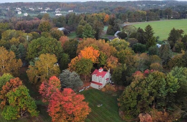 Modern carriage house, renovated w beautiful views