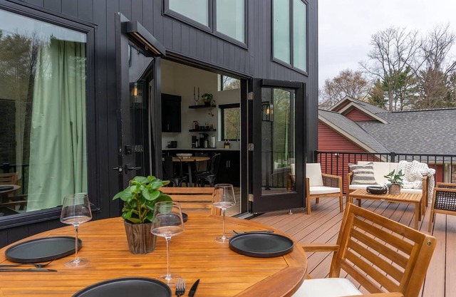 Modern Carriage House in the Hills of Saugatuck