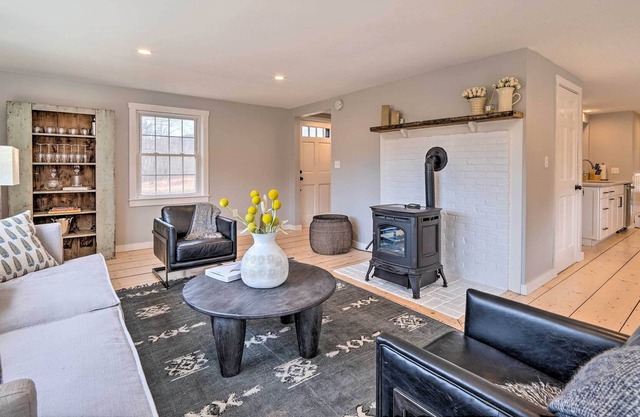 Modern Chester Escape < 20 Mi to Bromley Mtn!
