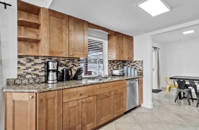 Modern & Chic 3-bedroom Pool Home