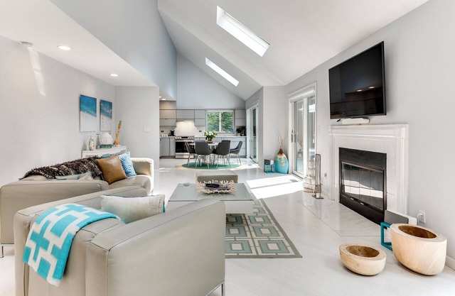 MODERN, CHIC, CONTEMPORARY HAMPTON CHATEAU