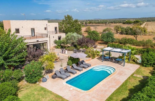 Modern & chic family-friendly finca