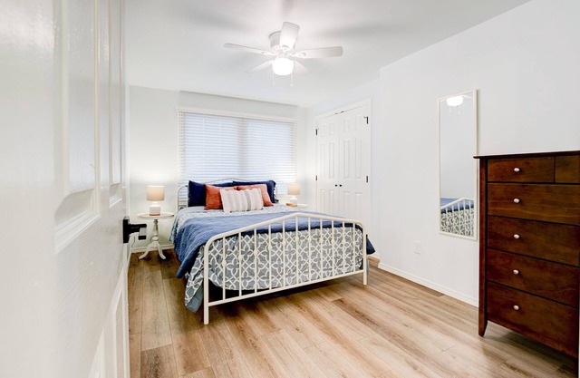 Modern Chic Oasis 3 Minutes From Downtown