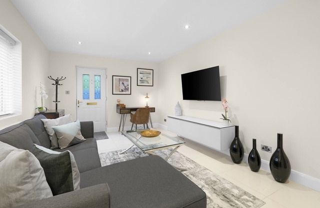 Modern Comfort 2-Bedroom, 2-Bathroom House