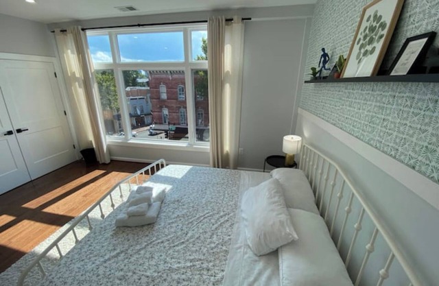 Modern Comfort 2-bed. King bed