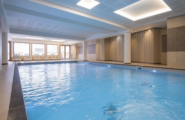 Modern Comfort by the Slopes