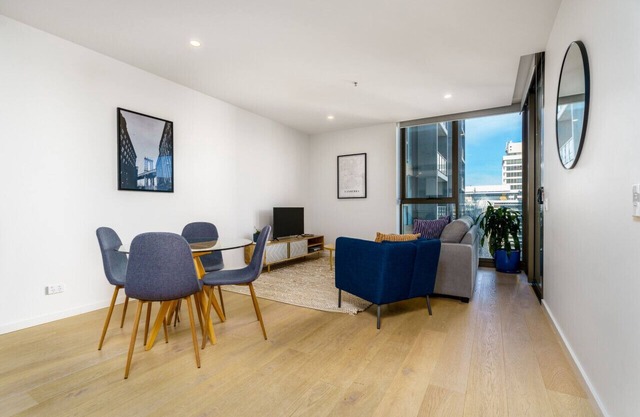 Modern Comfort in Canberra`s City Center