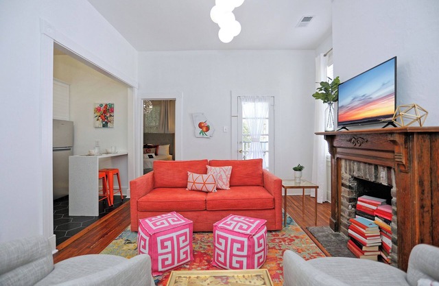 Modern Comfort Meets Southern Charm +Walk to Forsyth Park + Dog Friendly