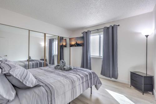 Modern Comfort Near Vegas Attractions! Sleeps 6!