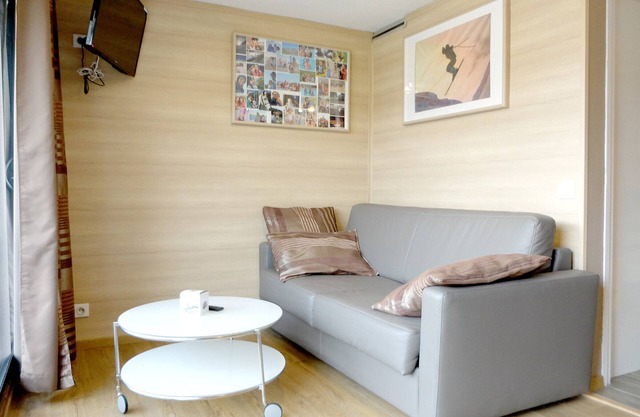 Modern Comfort Studio · Near Slopes & Shops · Balcony