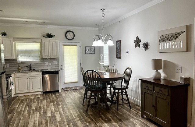 Modern & Comfy, winter is here, near Cade's Cove in Townsend, the peaceful side!