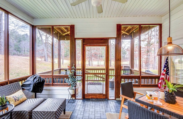 Modern Condo + Golf Course View, Near Hiking!