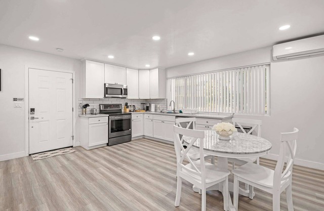 Modern Cozy Apartment w/Parking in Prime Location #1