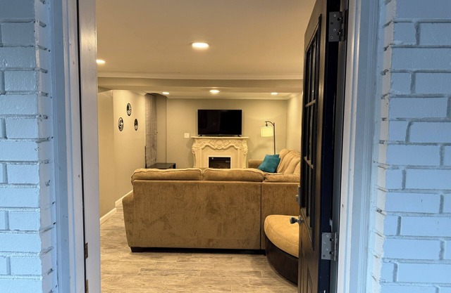 Modern Cozy Smart Studio with King Bed & SofaBed - Private Entrance and Garden