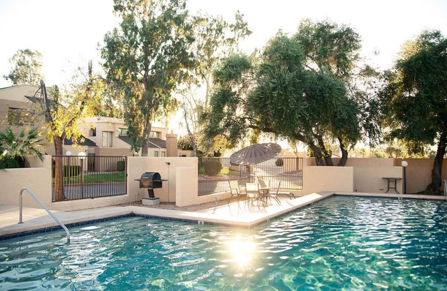 Modern, Cozy Tucson Retreat ⭐️ Central, Pool/Hot Tub, Ground-Level
