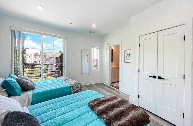 Modern DC Unit | City Skyline View | Prime Location