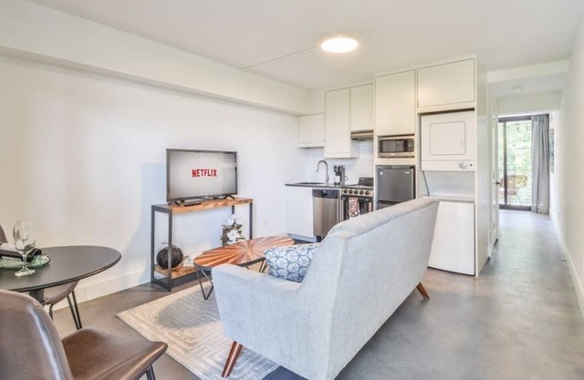 Modern Décor Hideaway In The Heart Of Midtown Atlanta