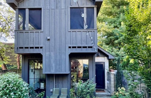 Modern designer home w/courtyardnn