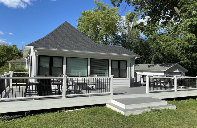 Modern Downtown Lake Geneva Charm Sleeps 8
