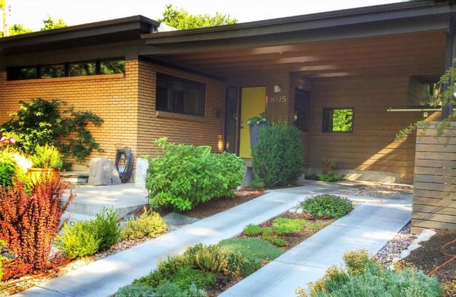 Modern Downtown Masterpiece