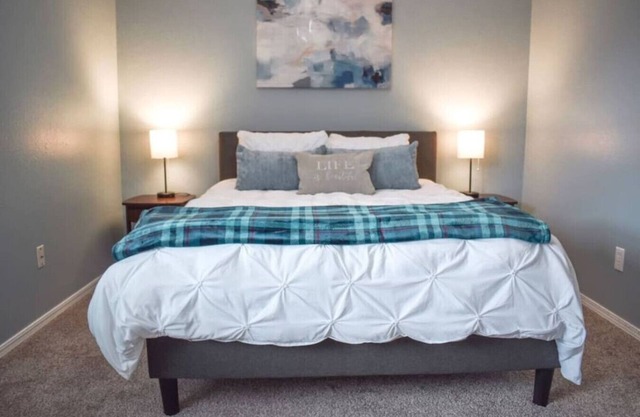 Modern Edmond Stay Pet-Friendly Safe