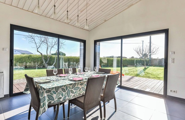 Modern family home for 9 near sea and forest