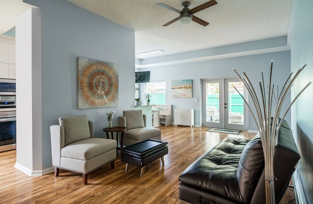 Modern Family Home w/Cinema , Close to Beach!