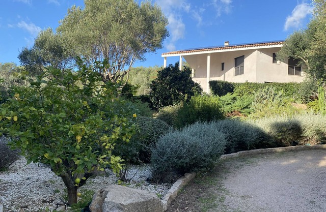 Modern family standing villa with pool 10 minutes from the beaches