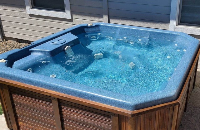 Modern Farmhouse-Hot Tub, Fire Pit & Game Room