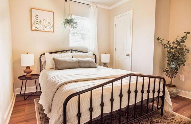Modern Farmhouse Style 3/2 Home Close to Downtown!