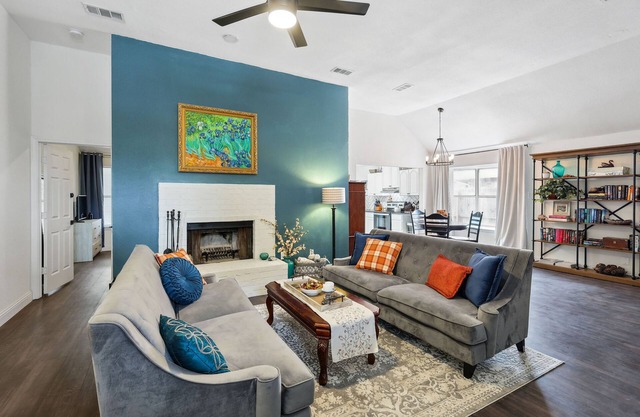 Modern Farmhouse w/Fireplace & Firepit, Game Room, Large Yard, Pet Friendly!