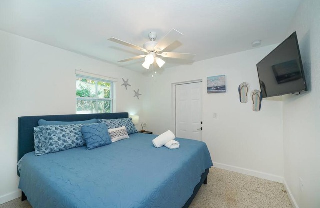 Modern, Fresh - Only 3 miles to the Beach!