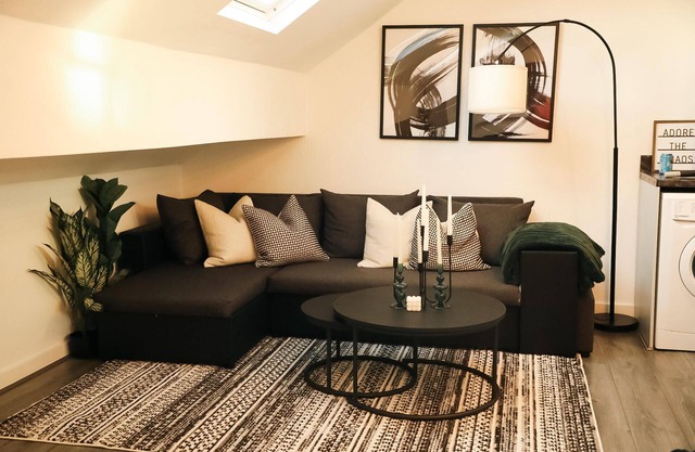 Modern Freshly Furnished Apartment City Centre, Foster Square