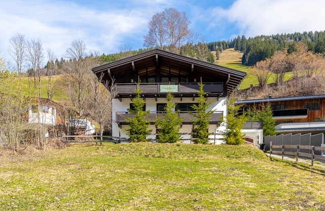 Modern furnished chalet with sauna