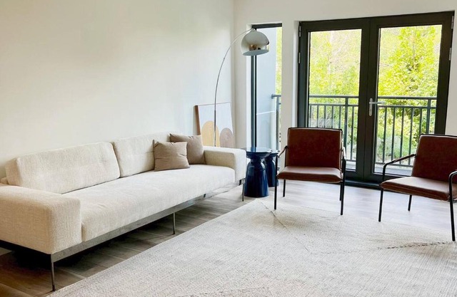 Modern Furnished Apartment in Heart of Quincy