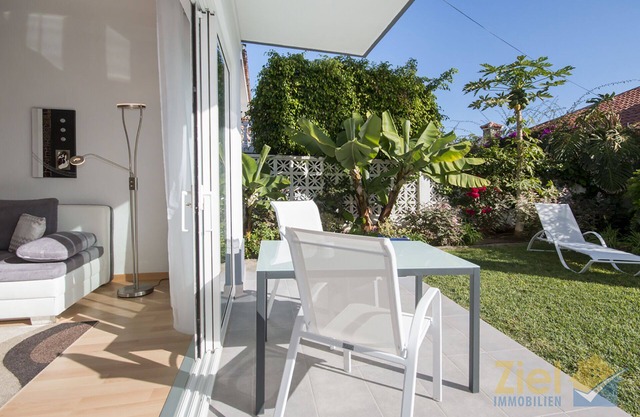 Modern garden apartment, absolute quiet location, beach within walking CC6