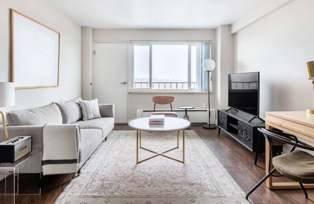 Modern Highland 2BR, walk to Highland Park, Downtown by Blueground