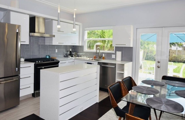Modern historic home 2 miles from beach.