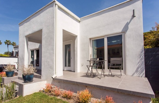 Modern Hollywood Dream Apartment Larchmont Village