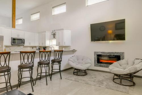 Modern Home Base for Polo Events and Palm Beach Fun!