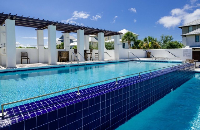 Modern Home for 12, 4 Mins to Beach, Pool + Free Attraction Tickets!