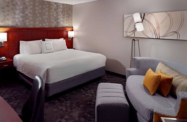 Modern Hotel Stay | Pool, Gym & Free WiFi in Midtown Atlanta