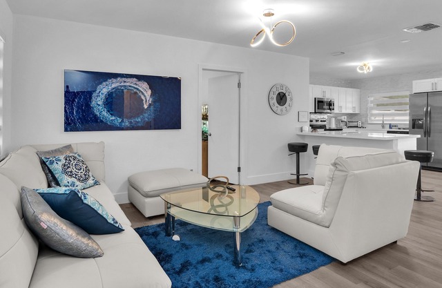 Modern House with Pool*15min from the Beach*airport