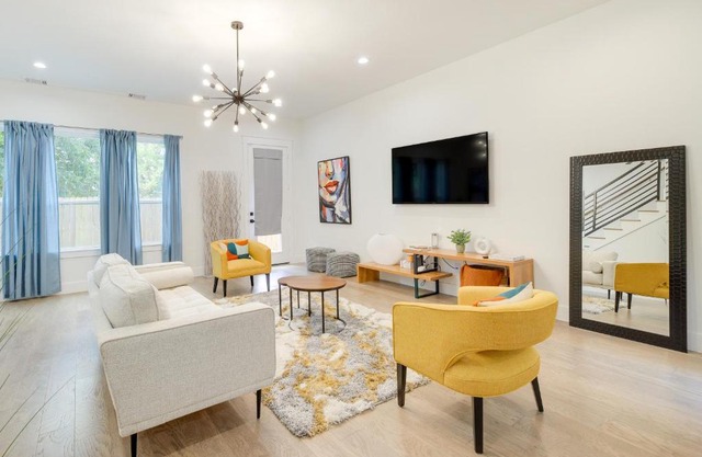 Modern Houston Home with Yard, 3 Mi to Toyota Center